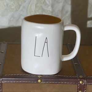 ⚡️Rae Dunn "LA" Mug